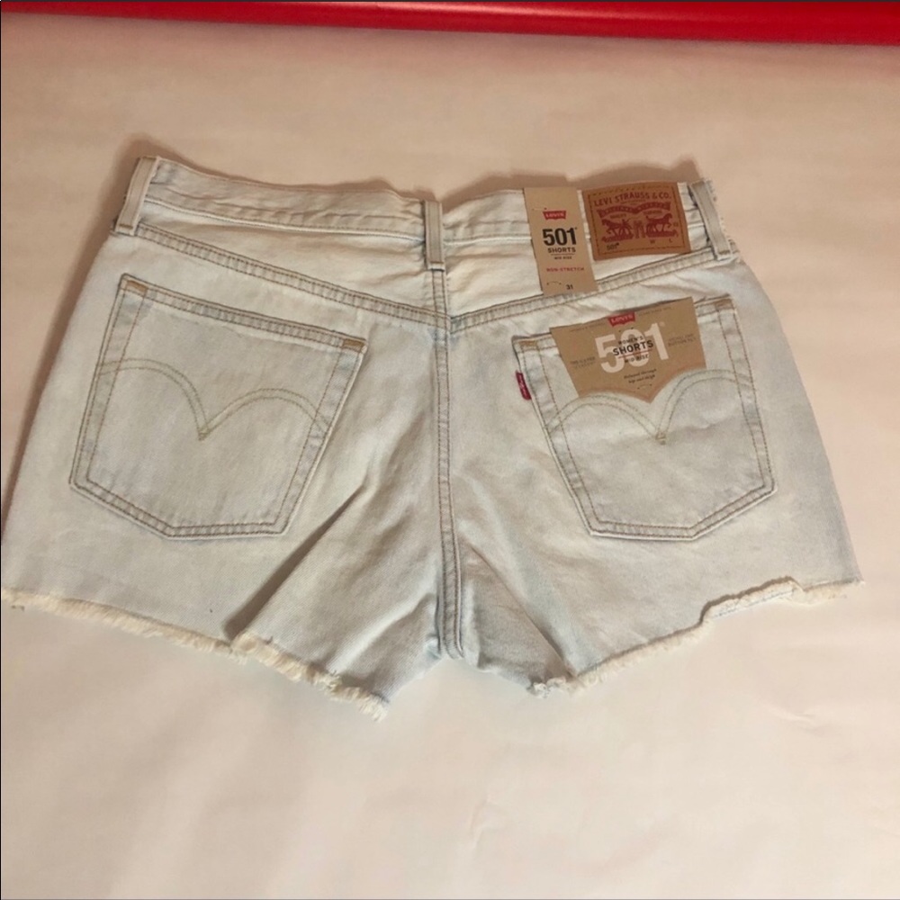 NWT Levi’s 501 Flower Fresh Jean Shorts - Picture 3 of 5